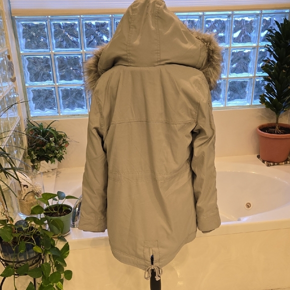 Hollister Gray Utility Jacket with Faux Fur Hood - Picture 4 of 13